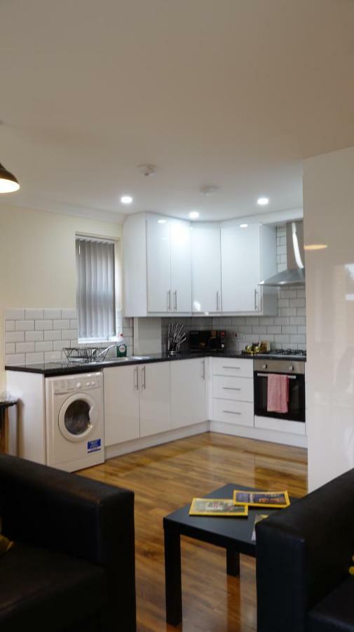 Luxury 2 Bed 2 Bath - Free Parking - 5Min To Airport - Sleeps 6 Lägenhet Ashford  Exteriör bild