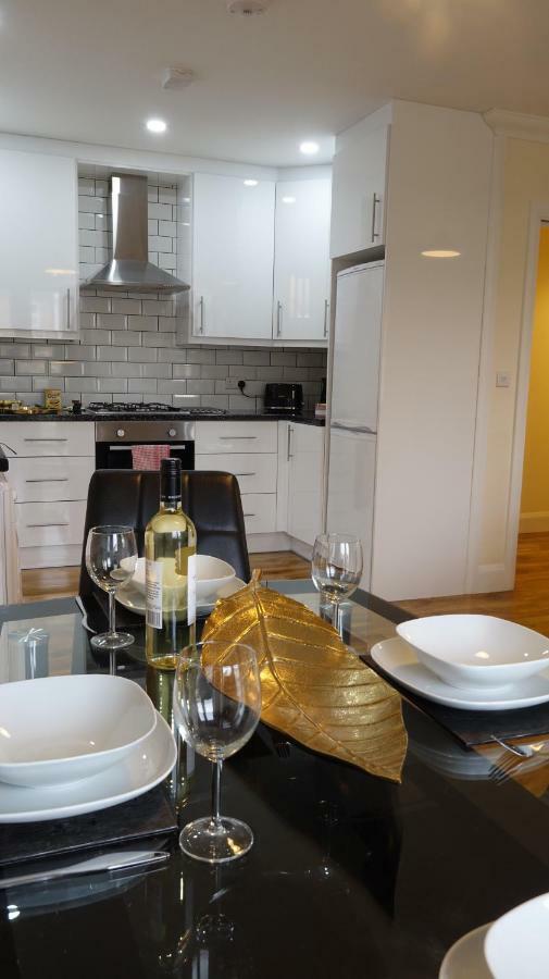 Luxury 2 Bed 2 Bath - Free Parking - 5Min To Airport - Sleeps 6 Lägenhet Ashford  Exteriör bild