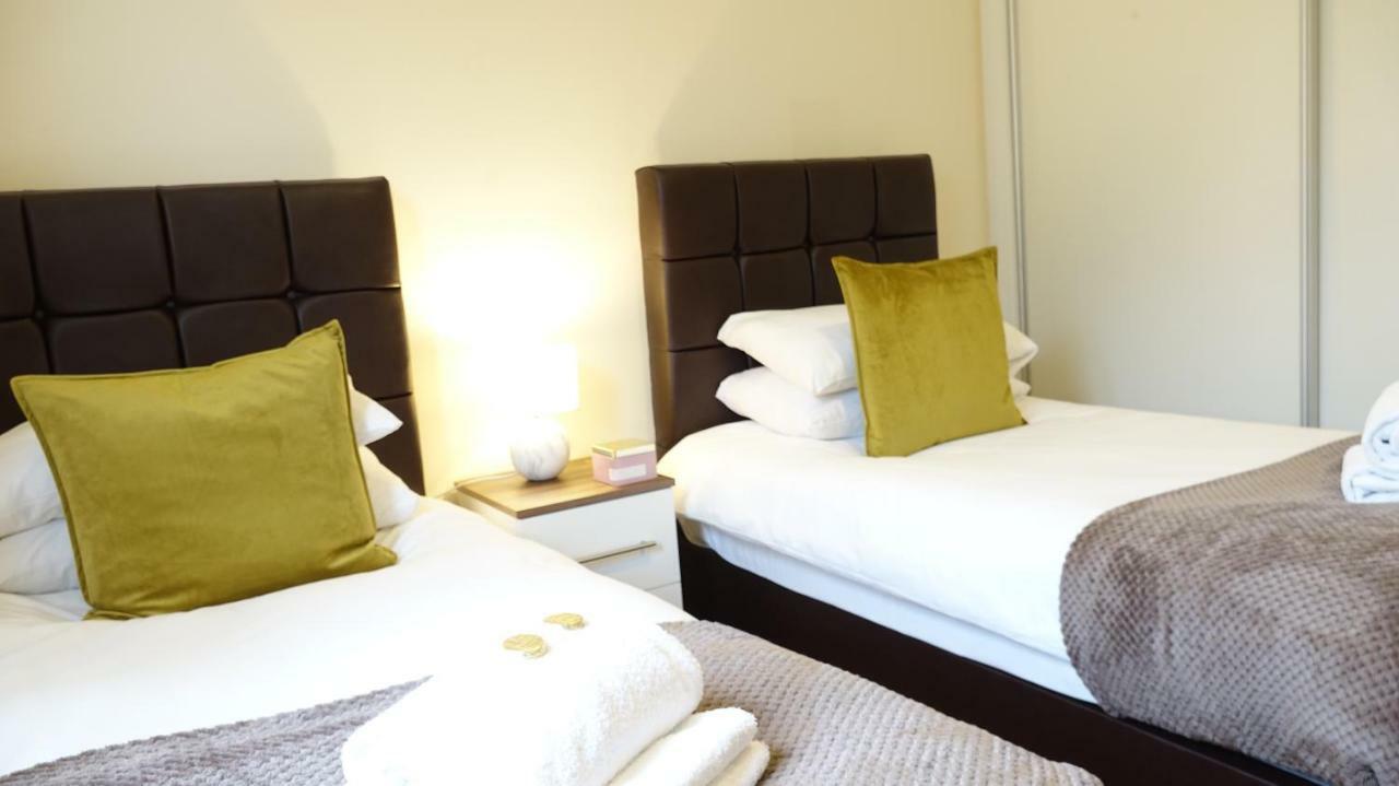 Luxury 2 Bed 2 Bath - Free Parking - 5Min To Airport - Sleeps 6 Lägenhet Ashford  Exteriör bild