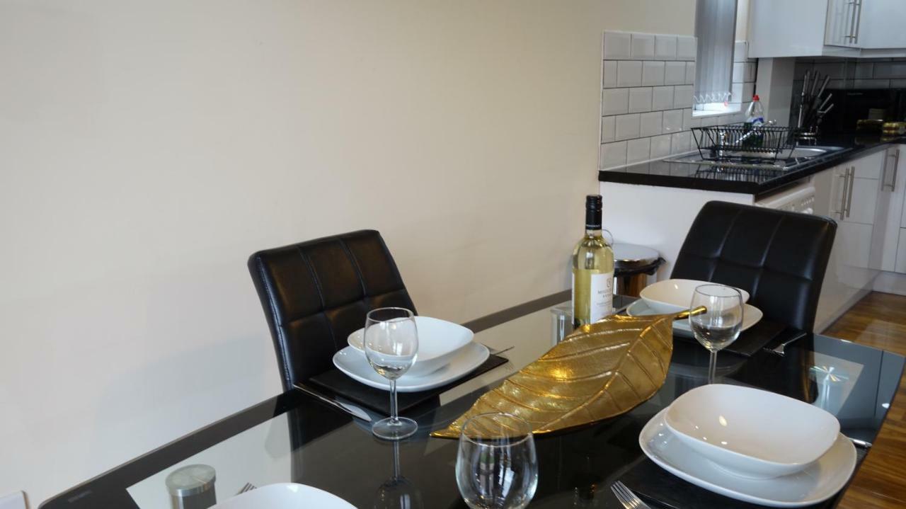 Luxury 2 Bed 2 Bath - Free Parking - 5Min To Airport - Sleeps 6 Lägenhet Ashford  Exteriör bild