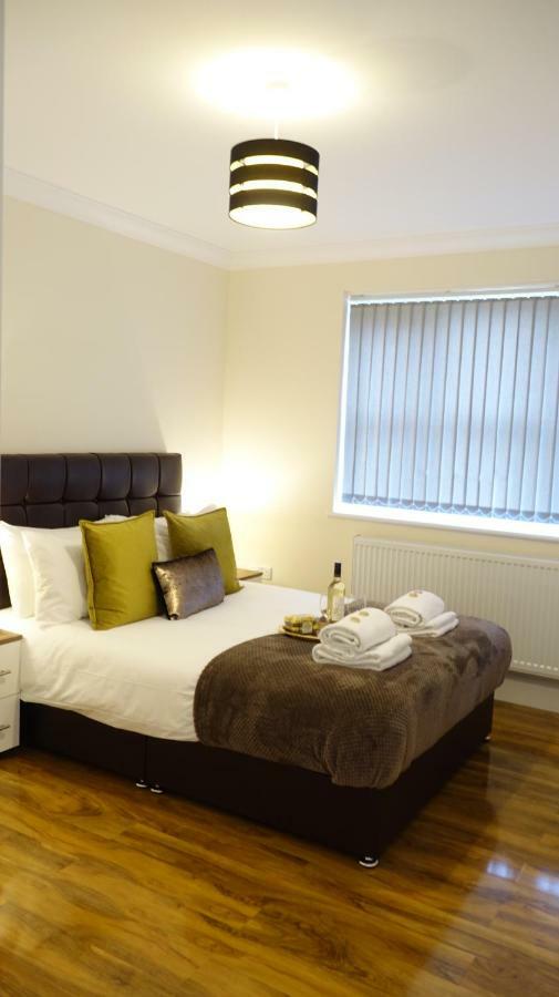 Luxury 2 Bed 2 Bath - Free Parking - 5Min To Airport - Sleeps 6 Lägenhet Ashford  Exteriör bild
