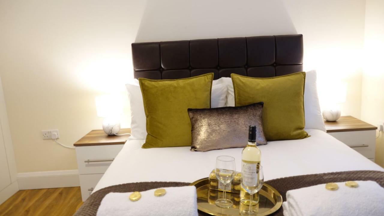 Luxury 2 Bed 2 Bath - Free Parking - 5Min To Airport - Sleeps 6 Lägenhet Ashford  Exteriör bild