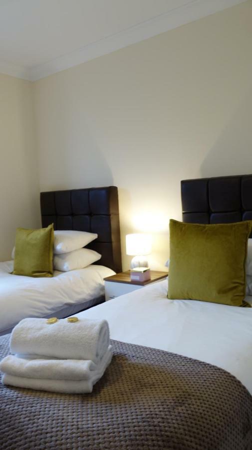 Luxury 2 Bed 2 Bath - Free Parking - 5Min To Airport - Sleeps 6 Lägenhet Ashford  Exteriör bild