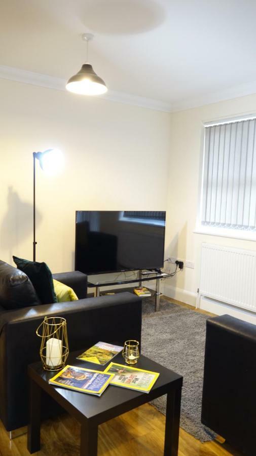 Luxury 2 Bed 2 Bath - Free Parking - 5Min To Airport - Sleeps 6 Lägenhet Ashford  Exteriör bild