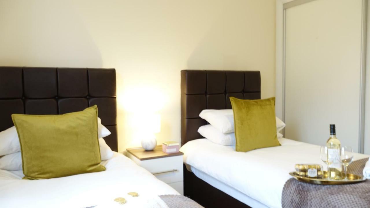 Luxury 2 Bed 2 Bath - Free Parking - 5Min To Airport - Sleeps 6 Lägenhet Ashford  Exteriör bild