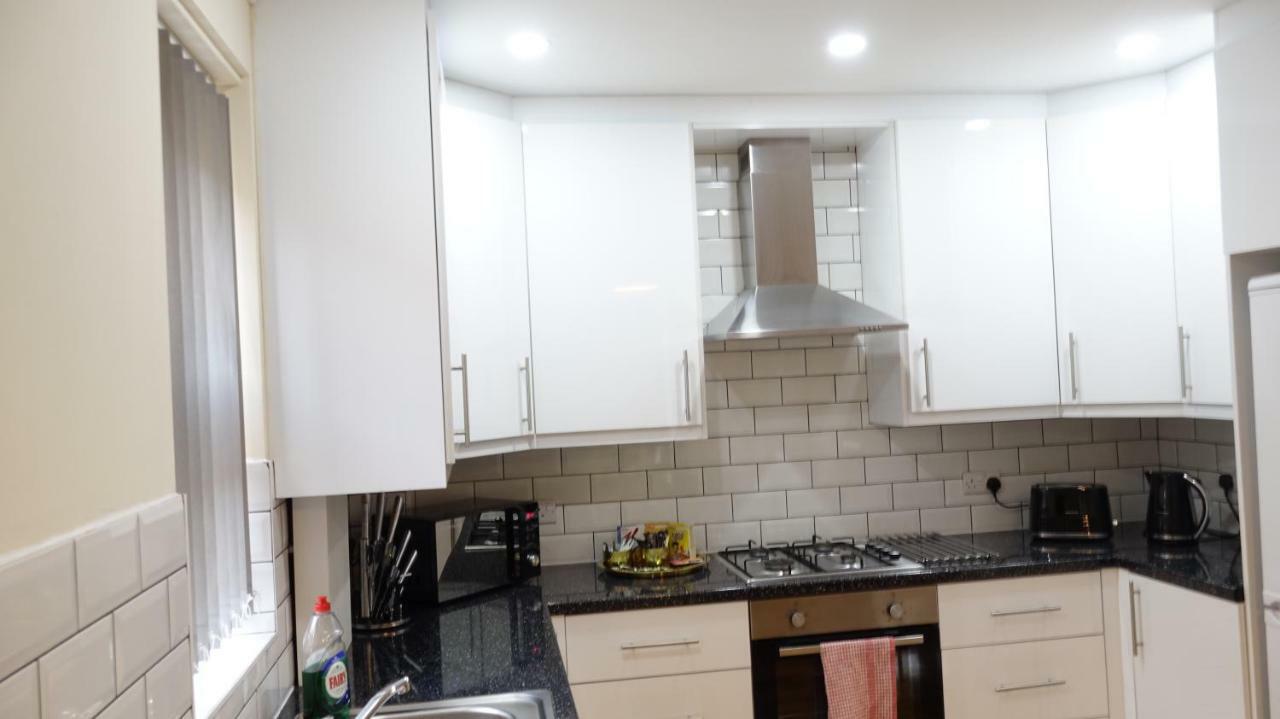 Luxury 2 Bed 2 Bath - Free Parking - 5Min To Airport - Sleeps 6 Lägenhet Ashford  Exteriör bild