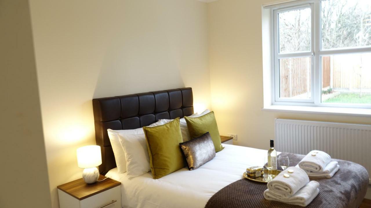Luxury 2 Bed 2 Bath - Free Parking - 5Min To Airport - Sleeps 6 Lägenhet Ashford  Exteriör bild