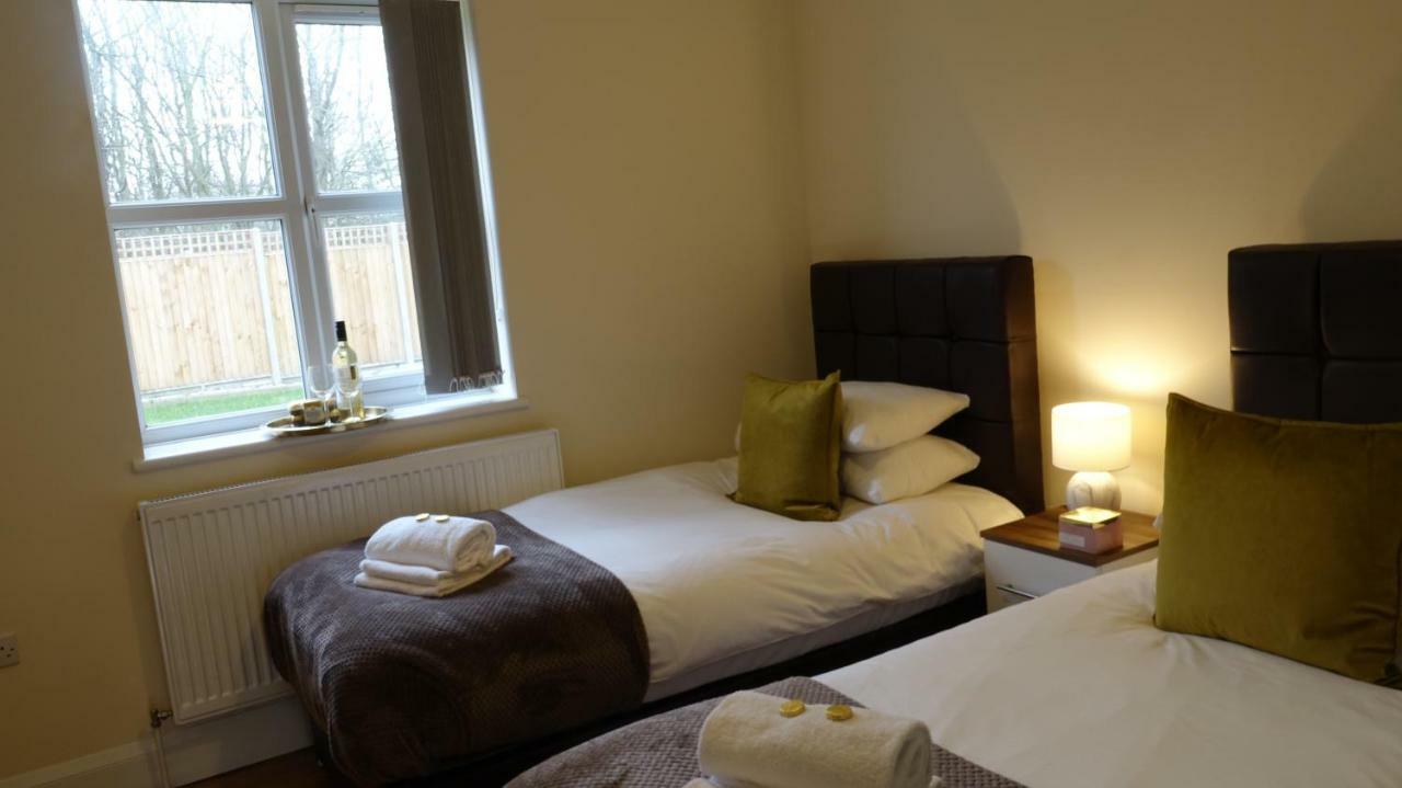 Luxury 2 Bed 2 Bath - Free Parking - 5Min To Airport - Sleeps 6 Lägenhet Ashford  Exteriör bild