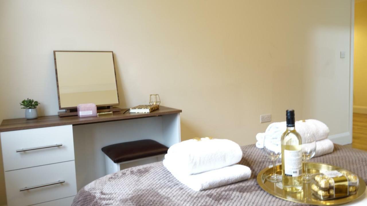 Luxury 2 Bed 2 Bath - Free Parking - 5Min To Airport - Sleeps 6 Lägenhet Ashford  Exteriör bild